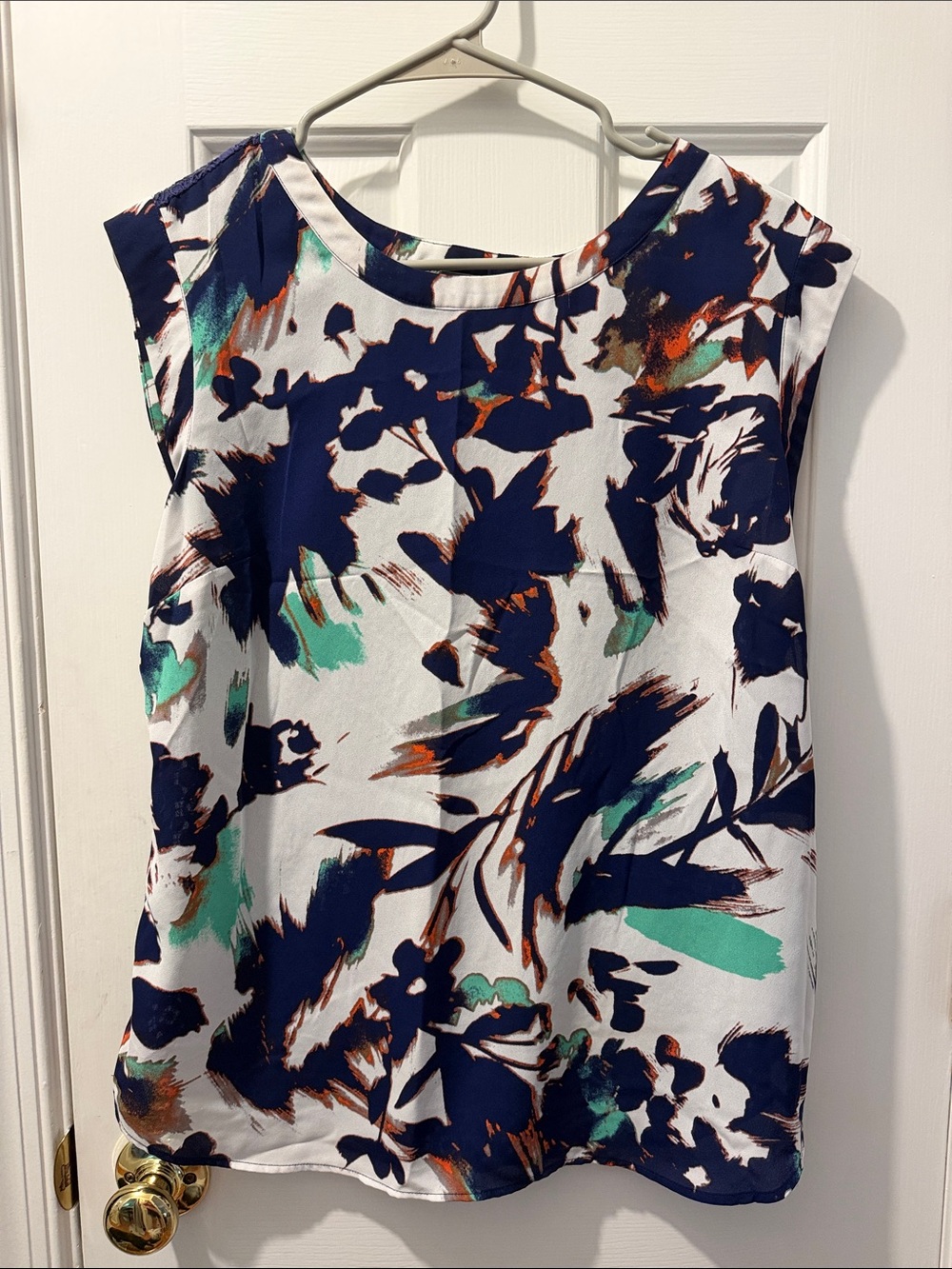 Daniel Rainn White Floral Brushstroke Shell with Navy and Teal Accents